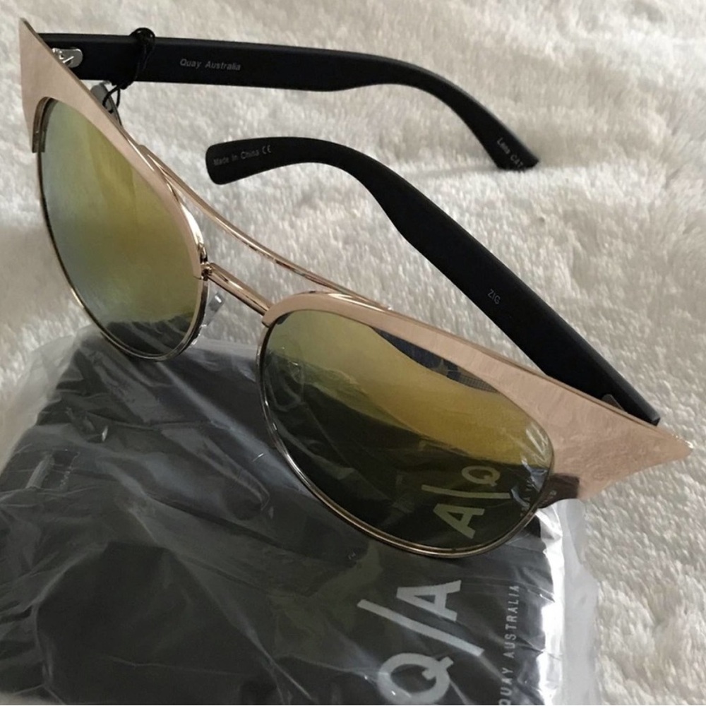 Quay Zig Gold Mirror Sunglasses - Picture 2 of 6
